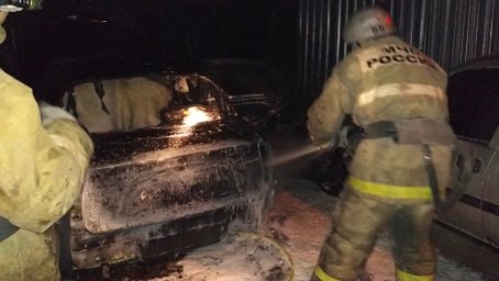 ​В Домодедово при пожаре автомобиля погиб человек