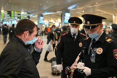 ​В аэропорту Домодедово оштрафовали 6 пассажиров без масок