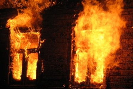В Востряково сгорел дом на три семьи