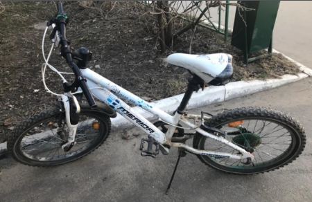 В Белых Столбах водитель сбил ребенка на велосипеде