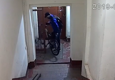 ​Велосипедные воришки попали на видео в Домодедово