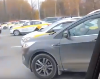 Руководство аэропорта Домодедово прокомментировало ситуацию с забастовкой таксистов