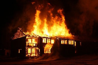За неделю в Домодедово сгорел дом и два автомобиля