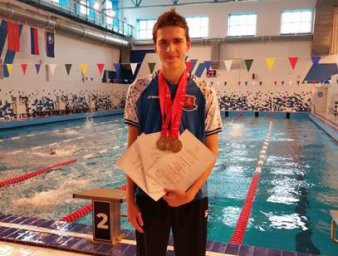 Домодедовец стал дважды чемпионом на соревнованиях по плаванию