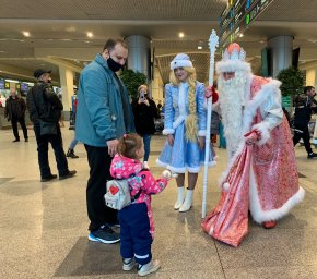 ​Аэропорт Домодедово дарит новогоднее настроение