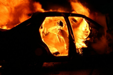 В Домодедово сгорело два автомобиля