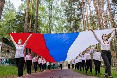 Домодедовские партийцы поздравили жителей округа с Днем России
