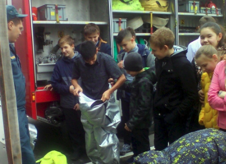 Ученики Домодедовской школы №1 посетили пожарно-спасательную часть
