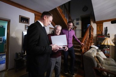 Александр Двойных поздравил почётного гражданина Домодедова с 90-летием