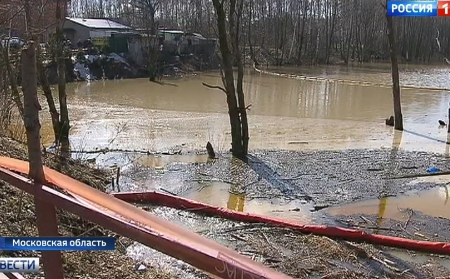 В Домодедовском округе 50 тонн нефтепродуктов попали в реку