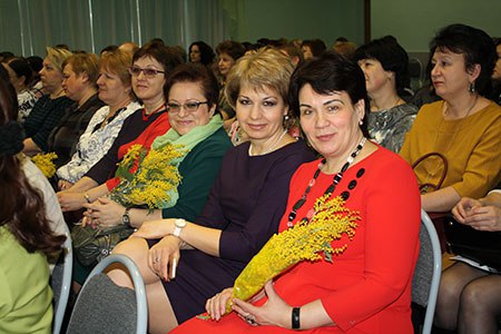 В Домодедово проходит акция «Дарите женщинам цветы»