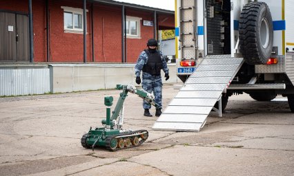 ​Восстание машин: в Домодедово «обезвредили бомбу» с помощью робота
