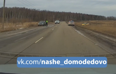 Такси улетело в поле в Домодедово