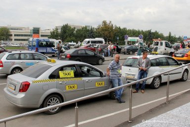 ​В аэропорту Домодедово будут бороться с ценами на такси