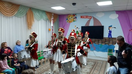 Юнармейцы Домодедова организовали концерт для «Семьи»