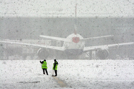 Аэропорт Домодедово подготовил спецтехнику к периоду снегопадов