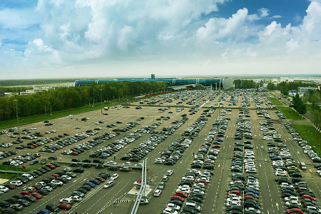 Аэропорт Домодедово снижает цены на долгосрочную парковку