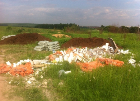 В Домодедово пойман водитель которых выбрасывал строительный мусор в поле