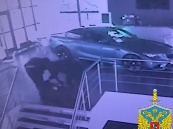 Иностранца, похитившего сейф из автосалона поймали в Домодедово