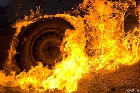 В деревне Павловское загорелся автомобиль