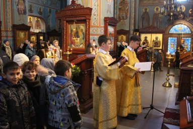 В соборе Всех святых в земле Российской просиявших была совершена детская божественная литургия