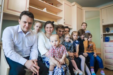 Многодетной семье из Домодедово выдали свидетельство на получение жилищной субсидии