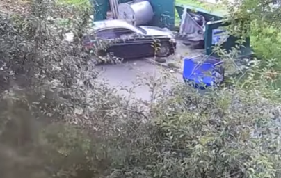 Авто влетела в мусорные контейнеры в Домодедово