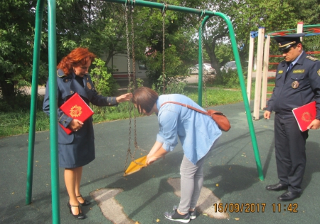 В Домодедово проверили детские площадки