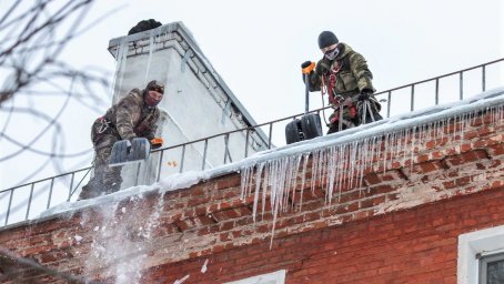 Две Домодедовские УК заплатили 250 тысяч рублей за неубранные сосульки на крышах 18 домов