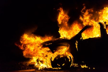 В микрорайоне Авиационный сгорел автомобиль