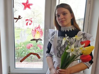 Школьники Домодедова присоединились к акции «Окна Победы»