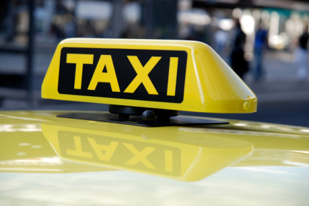 Домодедовские таксисты ограбили пассажира
