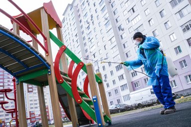 Детские площадки Домодедова проходят санитарную обработку