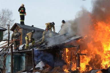 В городе Домодедово и деревне Угрюмово сгорели дома