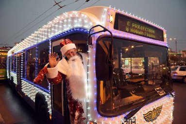 Автобус с Дедом Морозом начнет путешествовать по дворам Домодедово с 26 декабря