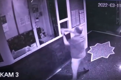 ​В Домодедово бизнесмен напал с топором на консьержку