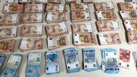 В Домодедово пресекли контрабанду около 90 тысяч евро