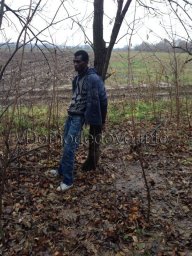 В Домодедовском лесу грибник нашел привязанного к дереву африканца