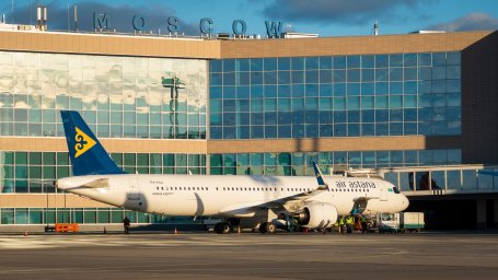 В аэропорту Домодедово из-за угрозы взрыва проверяют самолет рейса Москва - Махачкала