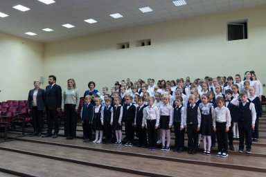 В Домодедовских школах начинают учебную неделю с поднятия флага и исполнения гимна