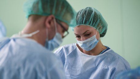 ​Кардиологи и сосудистые хирурги Домодедовской больницы провели уникальную операцию