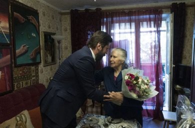 Михаил Ежокин поздравил труженицу тыла с 90‑летием