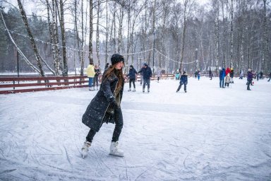 ​Каток в парке «Ёлочки» — самый популярный в Подмосковье